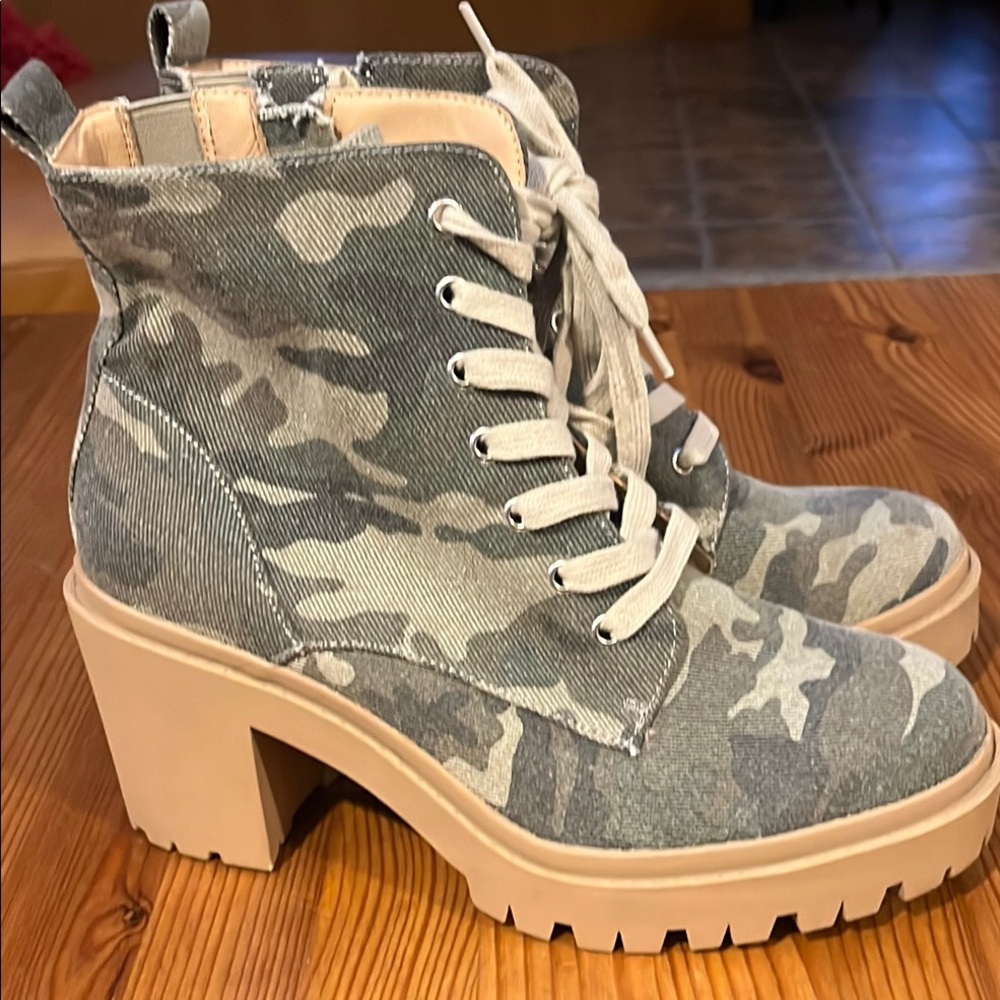 Torrid Lace Up Gray green Cream Boots with Chunky Sole - Picture 6 of 12